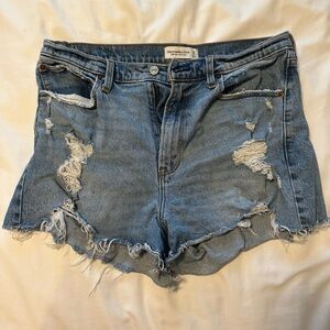Abercrombie and Fitch high rise mom jean shorts size 31